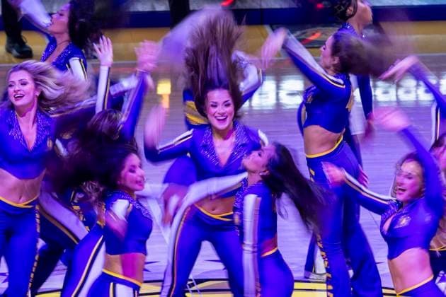 October 24, 2025, Los Angeles, California, USA: Los Angeles Lakers cheerleaders perform prior to an NBA, Basketball Herren, USA basketball game against the Minnesota Timberwolves, in Los Angeles Friday, Oct. 24, 2025. Los Angeles USA - ZUMAc68_ 20251024_zaf_c68_005 Copyright: xRingoxChiux