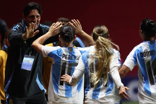 Argentina s midfielder Maricel Pereyra (C) celebrates with head coach German Portanova (L) and teammates after scoring the team™s third goal during the CONMEBOL Women s Nations League football match, qualifier for the 2027 World Cup in Brazil, between Argentina and Paraguay, at the Diego Armando Maradona stadium in Buenos Aires, Argentina on October 24, 2025. BUENOS AIRES ARGENTINA Copyright: xALEJANDROxPAGNIx