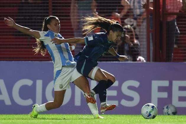 Argentina s midfielder Florencia Bonsegundo (L) vies for the ball with Paraguay s defender Dahiana Bogarin during the CONMEBOL Women s Nations League football match, qualifier for the 2027 World Cup in Brazil, between Argentina and Paraguay, at the Diego Armando Maradona stadium in Buenos Aires, Argentina on October 24, 2025. BUENOS AIRES ARGENTINA Copyright: xALEJANDROxPAGNIx