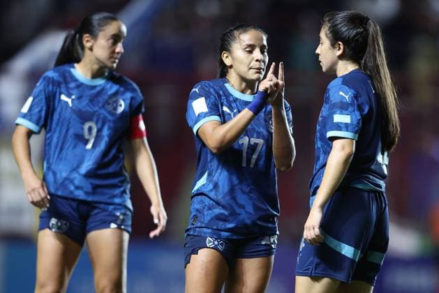 Paraguay s defender Camila Arrieta (C) talks with his teammate defender Daisy Ojeda (R) during the CONMEBOL Women s Nations League football match, qualifier for the 2027 World Cup in Brazil, between Argentina and Paraguay, at the Diego Armando Maradona stadium in Buenos Aires, Argentina on October 24, 2025. BUENOS AIRES ARGENTINA Copyright: xALEJANDROxPAGNIx