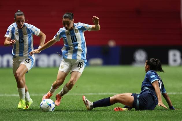 Argentina s midfielder Maricel Pereyra (C) looks on during the CONMEBOL Women s Nations League football match, qualifier for the 2027 World Cup in Brazil, between Argentina and Paraguay, at the Diego Armando Maradona stadium in Buenos Aires, Argentina on October 24, 2025. BUENOS AIRES ARGENTINA Copyright: xALEJANDROxPAGNIx