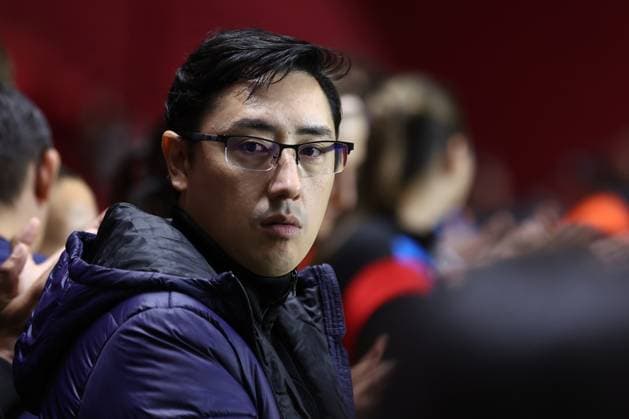 Paraguay s head coach Fabio Fukumoto looks on before the CONMEBOL Women s Nations League football match, qualifier for the 2027 World Cup in Brazil, between Argentina and Paraguay, at the Diego Armando Maradona stadium in Buenos Aires, Argentina on October 24, 2025. BUENOS AIRES ARGENTINA Copyright: xALEJANDROxPAGNIx