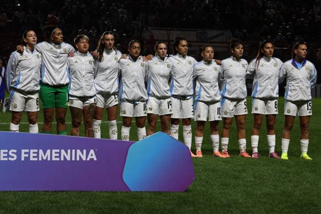 Argentina™s players sing the national anthem before the CONMEBOL Women s Nations League football match, qualifier for the 2027 World Cup in Brazil, between Argentina and Paraguay, at the Diego Armando Maradona stadium in Buenos Aires, Argentina on October 24, 2025. BUENOS AIRES ARGENTINA Copyright: xALEJANDROxPAGNIx