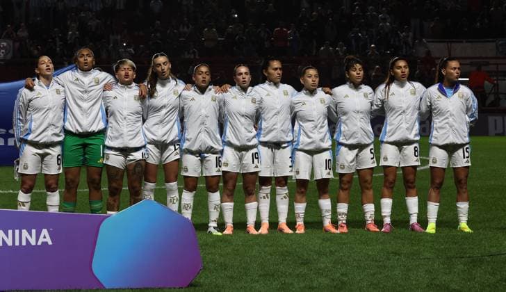 Argentina™s players sing the national anthem before the CONMEBOL Women s Nations League football match, qualifier for the 2027 World Cup in Brazil, between Argentina and Paraguay, at the Diego Armando Maradona stadium in Buenos Aires, Argentina on October 24, 2025. BUENOS AIRES ARGENTINA Copyright: xALEJANDROxPAGNIx