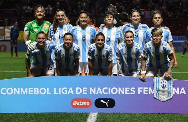 Argentina™s players pose for a team photo ahead of the CONMEBOL Women s Nations League football match, qualifier for the 2027 World Cup in Brazil, between Argentina and Paraguay, at the Diego Armando Maradona stadium in Buenos Aires, Argentina on October 24, 2025. BUENOS AIRES ARGENTINA Copyright: xALEJANDROxPAGNIx
