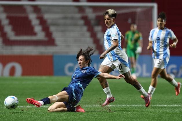 Paraguay s defender Naomi de Leon (bottom-L) shoots the ball next Argentina s forward Yamila Rodriguez during the CONMEBOL Women s Nations League football match, qualifier for the 2027 World Cup in Brazil, between Argentina and Paraguay, at the Diego Armando Maradona stadium in Buenos Aires, Argentina on October 24, 2025. BUENOS AIRES ARGENTINA Copyright: xALEJANDROxPAGNIx
