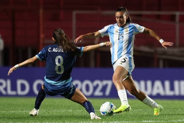 Argentina s midfielder Florencia Bonsegundo (R) vies for the ball with Paraguay s midfielder Celeste Aguilera during the CONMEBOL Women s Nations League football match, qualifier for the 2027 World Cup in Brazil, between Argentina and Paraguay, at the Diego Armando Maradona stadium in Buenos Aires, Argentina on October 24, 2025. BUENOS AIRES ARGENTINA Copyright: xALEJANDROxPAGNIx