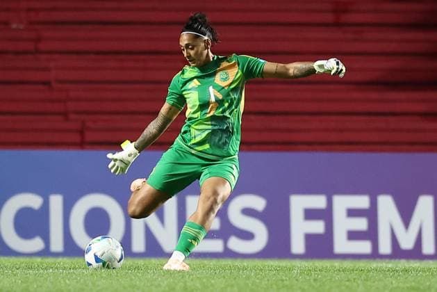 Argentina s goalkeeper Solana Pereyra shoots the ball during the CONMEBOL Women s Nations League football match, qualifier for the 2027 World Cup in Brazil, between Argentina and Paraguay, at the Diego Armando Maradona stadium in Buenos Aires, Argentina on October 24, 2025. BUENOS AIRES ARGENTINA Copyright: xALEJANDROxPAGNIx