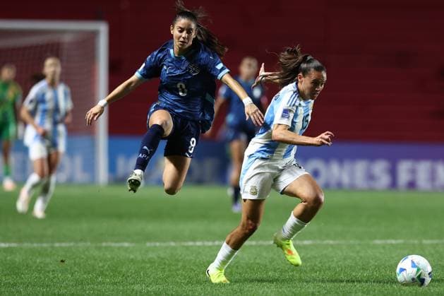 Argentina s midfielder Florencia Bonsegundo (R) controls the ball past Paraguay s midfielder Celeste Aguilera during the CONMEBOL Women s Nations League football match, qualifier for the 2027 World Cup in Brazil, between Argentina and Paraguay, at the Diego Armando Maradona stadium in Buenos Aires, Argentina on October 24, 2025. BUENOS AIRES ARGENTINA Copyright: xALEJANDROxPAGNIx