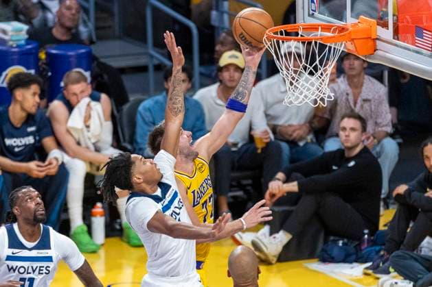 October 24, 2025, Los Angeles, California, USA: Los Angeles LakersÃ¢â‚¬â ¢ Luka DonÄÂiÄ¡ (77) goes to the basket under pressure from Minnesota Timberwolves Terrence Shannon Jr. (1) during an NBA, Basketball Herren, USA basketball game, in Los Angeles Friday, Oct. 24, 2025. Los Angeles USA - ZUMAc68_ 20251024_zaf_c68_026 Copyright: xRingoxChiux