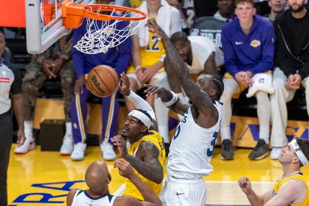 October 24, 2025, Los Angeles, California, USA: Minnesota Timberwolves Julius Randle (30) dunks against Los Angeles LakersÃ¢â‚¬â ¢ Jarred Vanderbilt (2) during an NBA, Basketball Herren, USA basketball game, in Los Angeles Friday, Oct. 24, 2025. Los Angeles USA - ZUMAc68_ 20251024_zaf_c68_037 Copyright: xRingoxChiux