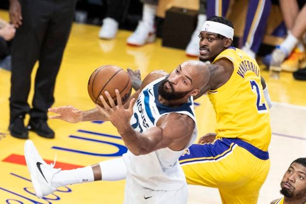 October 24, 2025, Los Angeles, California, USA: Minnesota Timberwolves Rudy Gobert (27) and Los Angeles LakersÃ¢â‚¬â ¢ Jarred Vanderbilt (2) vie for the ball during an NBA, Basketball Herren, USA basketball game, in Los Angeles Friday, Oct. 24, 2025. Los Angeles USA - ZUMAc68_ 20251024_zaf_c68_044 Copyright: xRingoxChiux