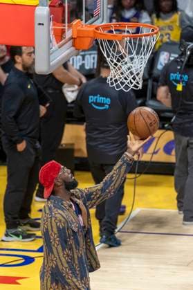 October 24, 2025, Los Angeles, California, USA: Los Angeles LakersÃ¢â‚¬â ¢ LeBron James (23) in a timeout during an NBA, Basketball Herren, USA basketball game against the Minnesota Timberwolves, in Los Angeles Friday, Oct. 24, 2025. Los Angeles USA - ZUMAc68_ 20251024_zaf_c68_064 Copyright: xRingoxChiux