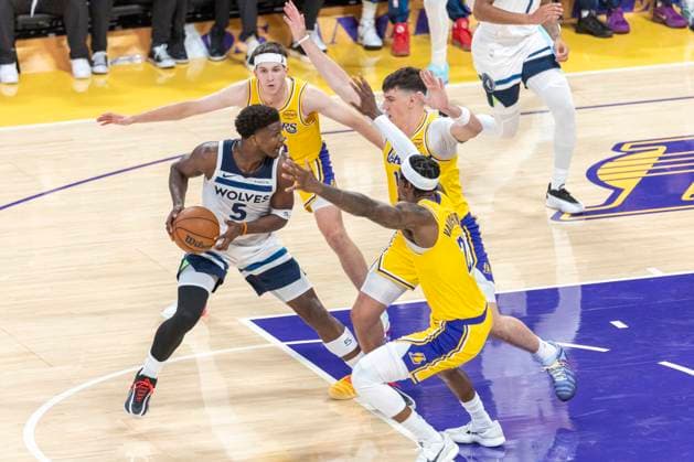 October 24, 2025, Los Angeles, California, USA: Minnesota Timberwolves Anthony Edwards (5) is defended by the Los Angeles Lakers during an NBA, Basketball Herren, USA basketball game, in Los Angeles Friday, Oct. 24, 2025. Los Angeles USA - ZUMAc68_ 20251024_zaf_c68_065 Copyright: xRingoxChiux