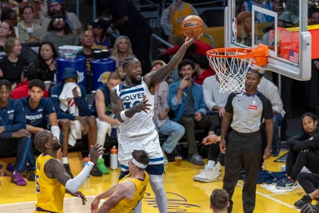October 24, 2025, Los Angeles, California, USA: Minnesota Timberwolves Julius Randle (30) goes to the basket against the Los Angeles Lakers during an NBA, Basketball Herren, USA basketball game, in Los Angeles Friday, Oct. 24, 2025. Los Angeles USA - ZUMAc68_ 20251024_zaf_c68_074 Copyright: xRingoxChiux