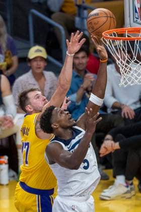 October 24, 2025, Los Angeles, California, USA: Minnesota Timberwolves Anthony Edwards (5) goes to the basket under pressure from Los Angeles LakersÃ¢â‚¬â ¢ Luka DonÄÂiÄ¡ (77) during an NBA, Basketball Herren, USA basketball game, in Los Angeles Friday, Oct. 24, 2025. Los Angeles USA - ZUMAc68_ 20251024_zaf_c68_075 Copyright: xRingoxChiux