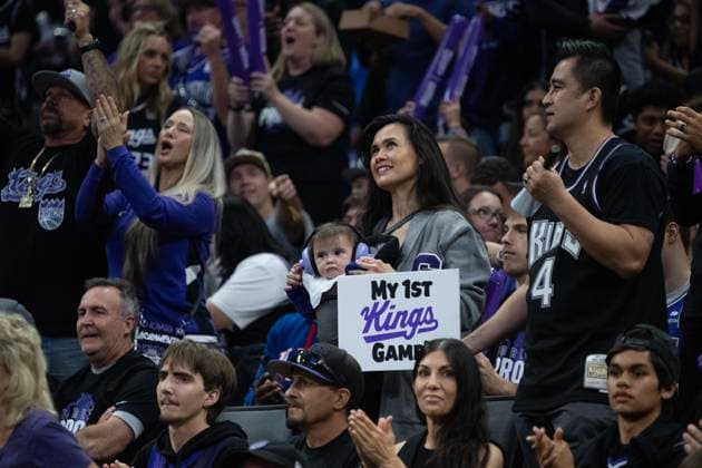 October 24, 2025, Sacramento, Ca, USA: Sacramento Kings fans cheer for their team during the home opening game at Golden 1 Center on Friday, Oct. 24, 2025, in Sacramento. Sacramento USA - ZUMAj89_ 20251024_zaf_j89_001 Copyright: xPaulxKitagakixJr.x