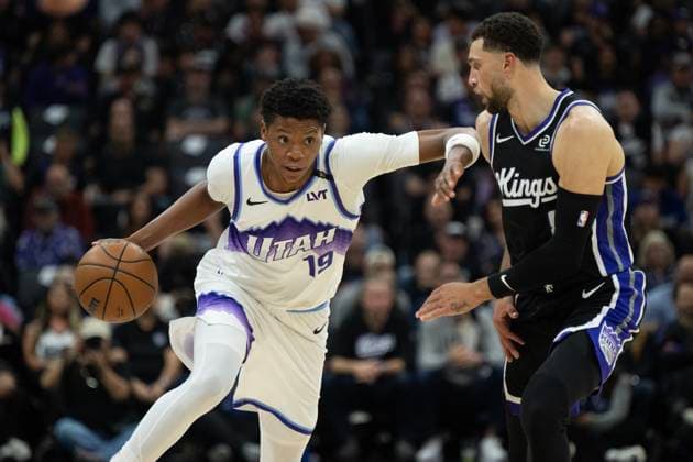 October 24, 2025, Sacramento, Ca, USA: Utah Jazz forward Ace Bailey (19) drives against Sacramento Kings guard Zach Lavine (8) during the home opening game at Golden 1 Center on Friday, Oct. 24, 2025, in Sacramento. Sacramento USA - ZUMAj89_ 20251024_zaf_j89_016 Copyright: xPaulxKitagakixJr.x