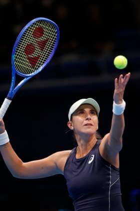 October 25, 2025, Tokyo, Japan: Belinda BENCIC (SUI) serves against Sofia KENIN (USA) during their semi-final match at the Toray Pan Pacific Open Tennis at Ariake Colosseum in Tokyo. The tournament runs from October 20 to 26. Tokyo Japan - ZUMAm191 20251025_aap_m191_008 Copyright: xRodrigoxReyesxMarinx