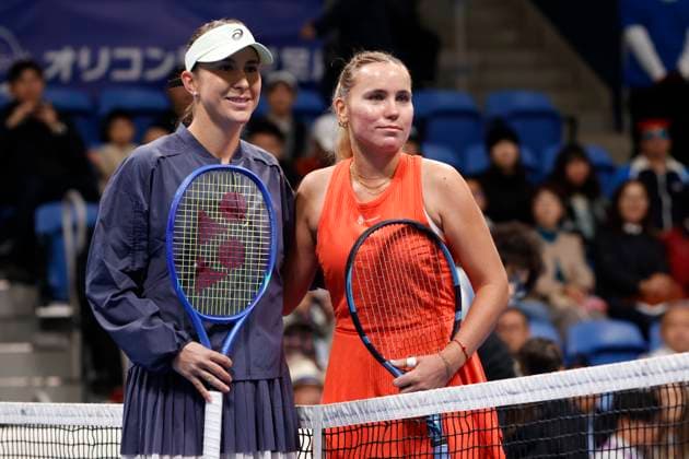 October 25, 2025, Tokyo, Japan: (L to R) Belinda BENCIC (SUI) and Sofia KENIN (USA) pose for he cameras before starting their semi-final match at the Toray Pan Pacific Open Tennis at Ariake Colosseum in Tokyo. The tournament runs from October 20 to 26. Tokyo Japan - ZUMAm191 20251025_aap_m191_009 Copyright: xRodrigoxReyesxMarinx