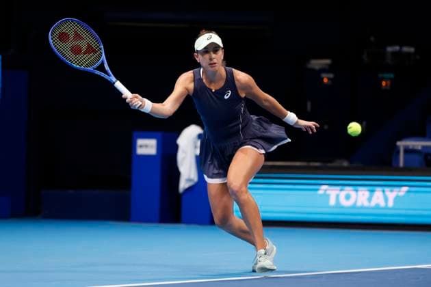 October 25, 2025, Tokyo, Japan: Belinda BENCIC (SUI) returns a shot against Sofia KENIN (USA) during their semi-final match at the Toray Pan Pacific Open Tennis at Ariake Colosseum in Tokyo. The tournament runs from October 20 to 26. Tokyo Japan - ZUMAm191 20251025_aap_m191_013 Copyright: xRodrigoxReyesxMarinx