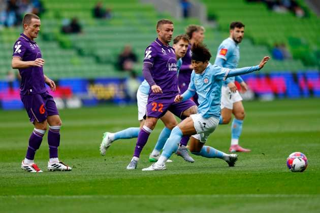 ALEAGUE CITY GLORY, Adam Taggart of Perth Glory during the A-League MenÕs Round 2 match between Melbourne City and the Perth Glory at AAMI Park in Melbourne, Saturday, October 25, 2025. ( NO ARCHIVING, EDITORIAL USE ONLY MELBOURNE VICTORIA AUSTRALIA  Copyright: xCONxCHRONISx 20251025136194404651