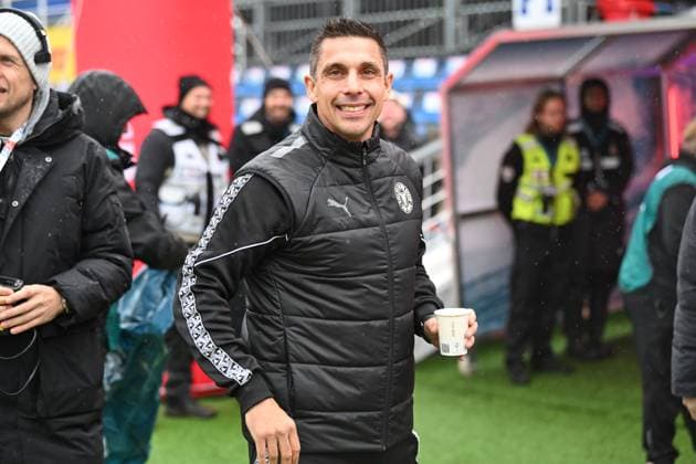 25.10.2025, Fußball, Herren, 2.BL (2. Bundesliga), Saison 2025 2026, Holstein Kiel - VfL Bochum, 10. Spieltag Trainer Marcel Rapp vor dem Spiel Kiel, Holstein-Stadion Holstein-Stadion Schleswig-Holstein Deutschland