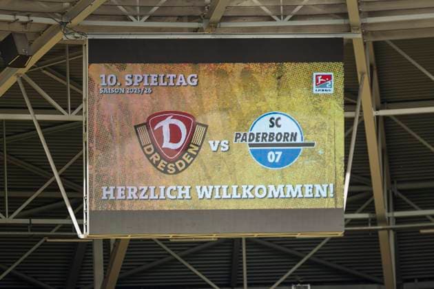 25.10.2025, xomx, Fussball 2.Bundesliga, Dynamo Dresden - SC Paderborn 07 v.l. SG Dynamo Dresden vs. SC Paderborn. Anzeigetafel. Symbolbild (DFL DFB REGULATIONS PROHIBIT ANY USE OF PHOTOGRAPHS as IMAGE SEQUENCES and or QUASI-VIDEO) Dresden