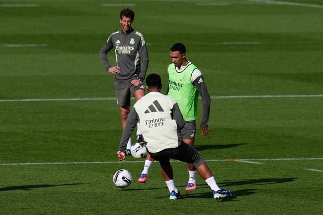 October 25, 2025, Valdebebas, Madrid, Spain: Trent Alexander-Arnold during the Real Madrid training session ahead their upcoming Spanish League, LaLiga EA Sports, football match against FC Barcelona, Barca at Ciudad Deportiva Real Madrid on October 25, 2025, in Valdebebas, Madrid, Spain. Valdebebas Spain - ZUMAa181 20251025_zaa_a181_054 Copyright: xDennisxAgyemanx