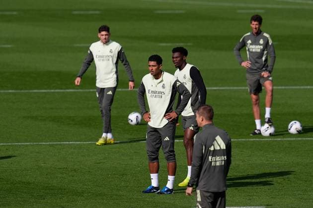 October 25, 2025, Valdebebas, Madrid, Spain: Jude Bellingham during the Real Madrid training session ahead their upcoming Spanish League, LaLiga EA Sports, football match against FC Barcelona, Barca at Ciudad Deportiva Real Madrid on October 25, 2025, in Valdebebas, Madrid, Spain. Valdebebas Spain - ZUMAa181 20251025_zaa_a181_061 Copyright: xDennisxAgyemanx