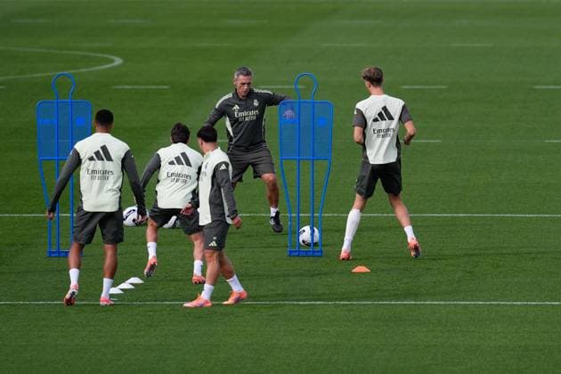 October 25, 2025, Valdebebas, Madrid, Spain: Dean Huijsen during the Real Madrid training session ahead their upcoming Spanish League, LaLiga EA Sports, football match against FC Barcelona, Barca at Ciudad Deportiva Real Madrid on October 25, 2025, in Valdebebas, Madrid, Spain. Valdebebas Spain - ZUMAa181 20251025_zaa_a181_082 Copyright: xDennisxAgyemanx