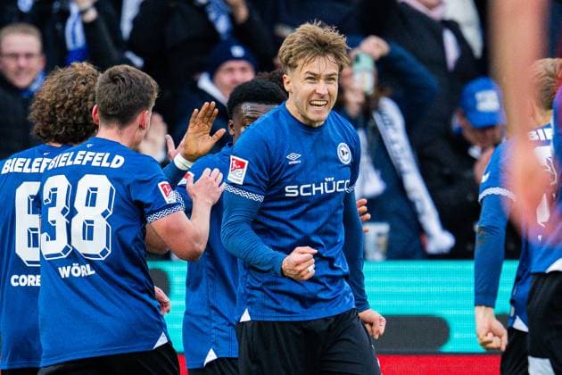 25.10.2025 - Fußball, 2025 2026, 2. Bundesliga, 10. Spieltag, DSC Arminia Bielefeld - SV Elversberg: (M) Joel Grodowski (Bielefeld) jubelt nach seinem Tor zum 1:0 DFL REGULATIONS PROHIBIT ANY USE OF PHOTOGRAPHS AS IMAGE SEQUENCES AND OR QUASI-VIDEO.