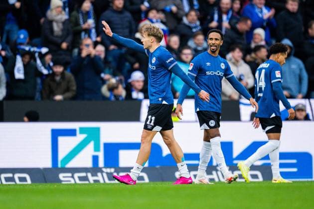 25.10.2025 - Fußball, 2025 2026, 2. Bundesliga, 10. Spieltag, DSC Arminia Bielefeld - SV Elversberg: (L) Joel Grodowski (Bielefeld) jubelt nach seinem Tor zum 1:0 DFL REGULATIONS PROHIBIT ANY USE OF PHOTOGRAPHS AS IMAGE SEQUENCES AND OR QUASI-VIDEO.