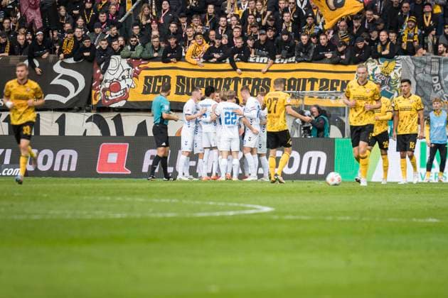25.10.2025, xomx, Fussball 2.Bundesliga, Dynamo Dresden - SC Paderborn 07 v.l. jubelt, Torjubel, Tor, Goal, Jubel, Freude, freuen zum 1:1 (DFL DFB REGULATIONS PROHIBIT ANY USE OF PHOTOGRAPHS as IMAGE SEQUENCES and or QUASI-VIDEO) Dresden
