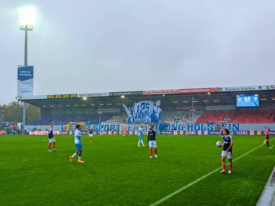 25.10.2025, Fußball, Herren, 2.BL (2. Bundesliga), Saison 2025 2026, Holstein Kiel - VfL Bochum, 10. Spieltag Holstein Fanblock Choreographie Kiel, Holstein-Stadion Holstein-Stadion Schleswig-Holstein Deutschland
