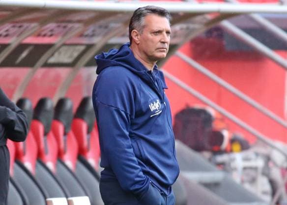 25.10.2025, xpfrx, Fussball 3.Liga, FC Ingolstadt - 1.FC Saarbrücken Trainer Alois Schwartz (Saarbrücken) vor dem Anpfiff (DFL DFB REGULATIONS PROHIBIT ANY USE OF PHOTOGRAPHS as IMAGE SEQUENCES and or QUASI-VIDEO) Ingolstadt