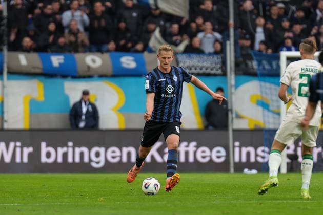 Niklas Hoffmann (SV Waldhof Mannheim, 6) beim SV Waldhof Mannheim - 1860 München am 25.10.25 in Carl Benz Stadion, Mannheim xamx Foto: Alfio Marino