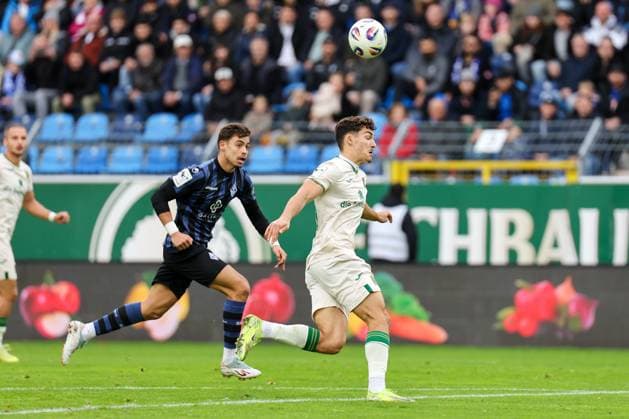 Fumaca de Mascarenhas da Costa Pessoa (SV Waldhof Mannheim, 38) und Kevin Volland (31, TSV) beim SV Waldhof Mannheim - 1860 München am 25.10.25 in Carl Benz Stadion, Mannheim xamx Foto: Alfio Marino