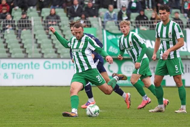 Fußball Regionalliga Nordost: BSG Chemie Leipzig - Hertha BSC U23; 25.10.2025 Tim Kießling (31, Chemie Leipzig). Fußball, Regionalliga Nordost, Saison 2025 2026, 13. Spieltag: BSG Chemie Leipzig vs. Hertha BSC II am 25.10.2025 im Alfred-Kunze-Sportpark, Leipzig Leutzsch. Copyright: xBEAUTIFULxSPORTS JanxKaeferx