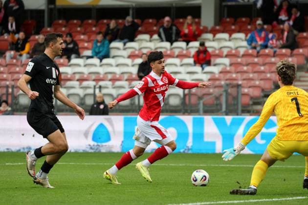 19 Jannis Boziaris (Energie Cottbus) erzielt das 1-0 für Cottbus Fussball 3. Liga 2025 2026 FC Energie Cottbus - TSV Havelse