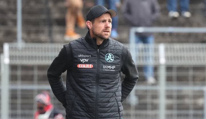 Stuttgart , Fußball Regionalliga , SV Stuttgarter Kickers vs. TSV Schott Mainz , Trainer Marco Wildersinn ( Kickers )
