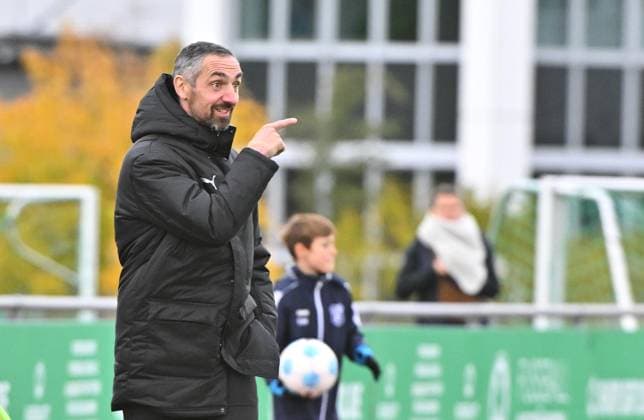 25.10.2025 - Fussball - Saison 2025 2026 - Regionalliga Bayern - 15. Spieltag: SpVgg Greuther Fürth Fuerth II U23 ( Kleeblatt ) - SpVgg Ansbach - Mezi - xmexzix - Roberto Hilbert (Trainer SpVgg Greuther Fürth II )