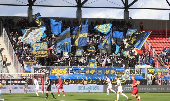 25.10.2025, xpfrx, Fussball 3.Liga, FC Ingolstadt - 1.FC Saarbrücken v.l. Fans Saarbrücken im Gästeblock mit wehenden Fahnen (DFL DFB REGULATIONS PROHIBIT ANY USE OF PHOTOGRAPHS as IMAGE SEQUENCES and or QUASI-VIDEO) Ingolstadt