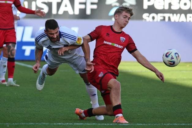 25.10.2025, xpfrx, Fussball 3.Liga, FC Ingolstadt - 1.FC Saarbrücken v.l. Kai Brünker (Saarbrücken), Max Plath (Ingolstadt) (DFL DFB REGULATIONS PROHIBIT ANY USE OF PHOTOGRAPHS as IMAGE SEQUENCES and or QUASI-VIDEO) Ingolstadt