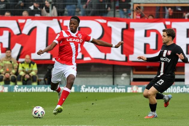 2 King Manu (Energie Cottbus, l.), 23 Robin Müller (Havelse) Fussball 3. Liga 2025 2026 FC Energie Cottbus - TSV Havelse