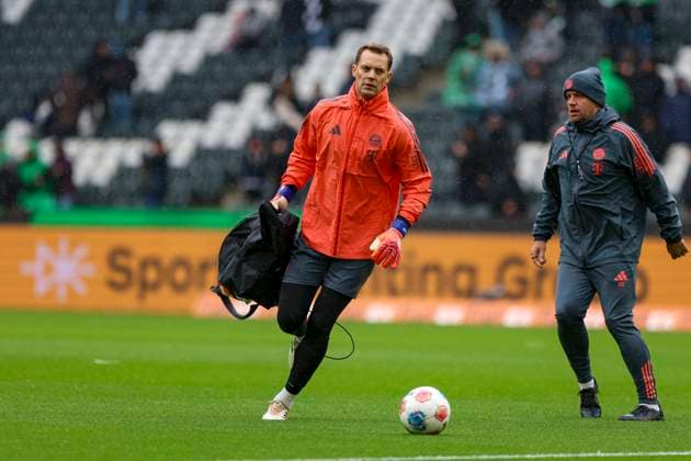 Mönchengladbach, Deutschland, 25.10.25: Manuel Neuer (FC Bayern München) in Aktion am Ball, Einzelaktion waehrend des Spiels der Bundesliga zwischen Borussia Mönchengladbach vs FC Bayern München im Stadion im Borussia Park Mönchengladbach Stadion im Borussia Park North Rhine-Westphalia Germany Copyright: xBrauer-Fotoagenturx xAdrianxSchlx