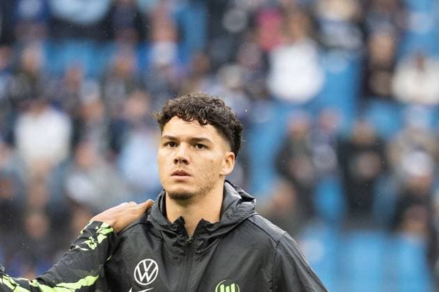 Deutschland, Fussball, 1. Bundesliga, 8. Spieltag 2025 2026, HSV - VfL Wolfsburg am 25.10. in Hamburg (Volksparkstadion): Jenson Seelt (VfL Wolfsburg 14) Copyright: xSvenxHeidmannx