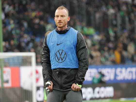 Maximilian Arnold (VfL Wolfsburg) Fussball, Herren, Saison 2025 2026,1.Liga, Volksparkstadion, Hamburger SV gegen VfL Wolfsburg, DFL REGULATIONS PROHIBIT ANY USE OF PHOTOGRAPHS AS IMAGE SEQUENCES AND OR QUASI-VIDEO.