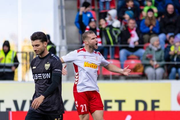 25.10.2025, Fussball, GER, Saison, 3.Liga, Saision 2025 2026, 12. Spieltag, SSV Jahn Regensburg - VFB Stuttgart II Jubel nach dem Anschlusstreffer durch Eric Hottmann (SSV Jahn Regensburg) DFL REGULATIONS PROHIBIT ANY USE OF PHOTOGRAPHS AS IMAGE SEQUENCES AND OR QUASI-VIDEO.