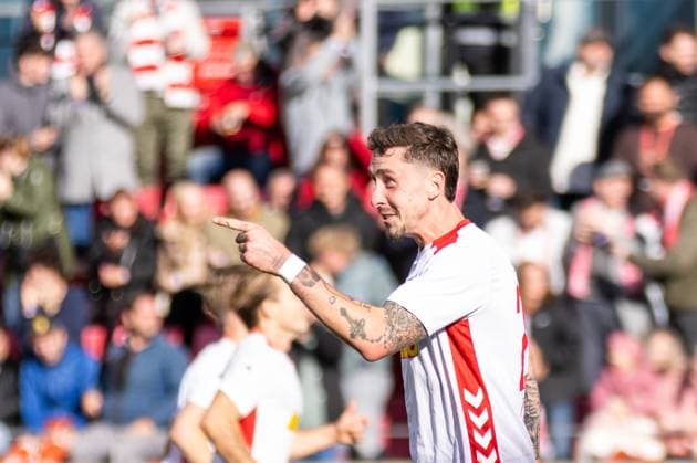 25.10.2025, Fussball, GER, Saison, 3.Liga, Saision 2025 2026, 12. Spieltag, SSV Jahn Regensburg - VFB Stuttgart II Jubel nach dem 2:2 Ausgleich durch Nicolas Oliveira (SSV Jahn Regensburg) DFL REGULATIONS PROHIBIT ANY USE OF PHOTOGRAPHS AS IMAGE SEQUENCES AND OR QUASI-VIDEO.